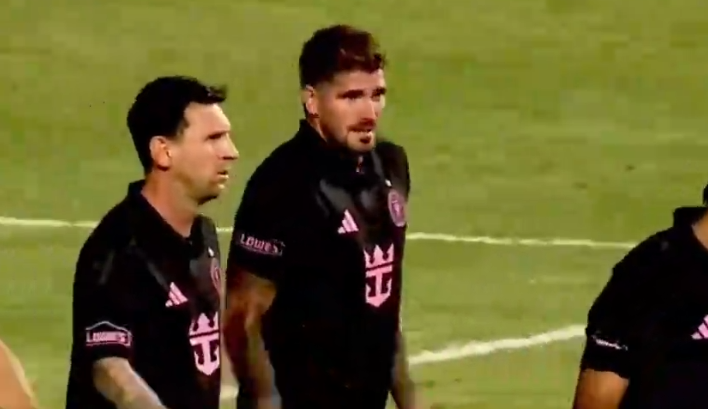 球速体育官网-梅西点球破门！险1分钟两球，破门之后不庆祝，苏亚雷斯造点